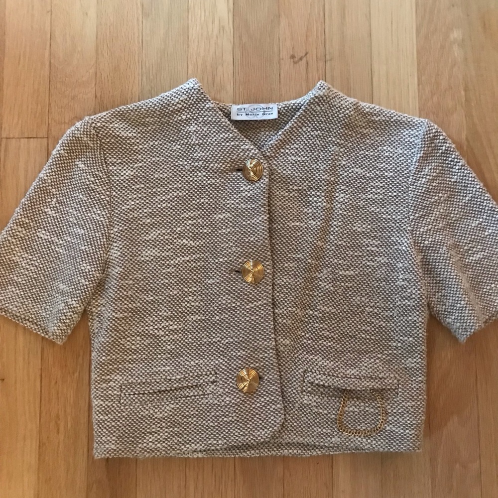 Tweed St. John 2 piece Women’s Suit gold buttons-chain, Sz 2. Beautiful shape